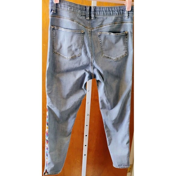 Knox Rose Women's Mid-Rise Straight Leg Embroidered Jeans, Size‎ 10 - Picture 2 of 7